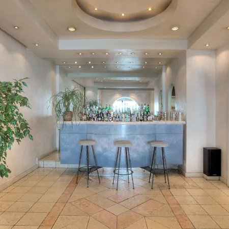 コンチネンタル ホテル 4*