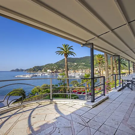 ホテル コンチネンタル 4*